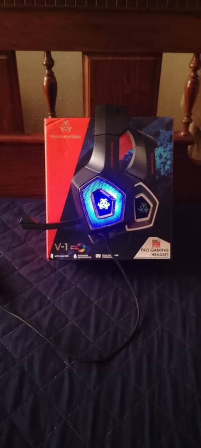 Hunterspider V1 Pro Gaming Headset with RGB LED Light & Mic  condition