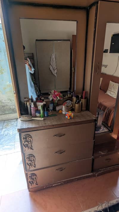 dressing table