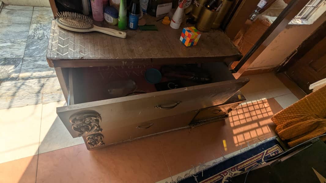 dressing table 6