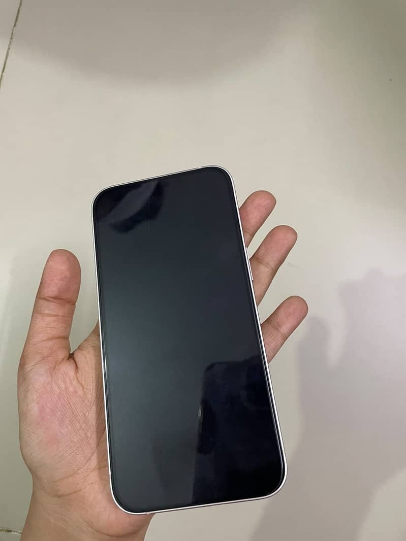 Apple iPhone 13 5