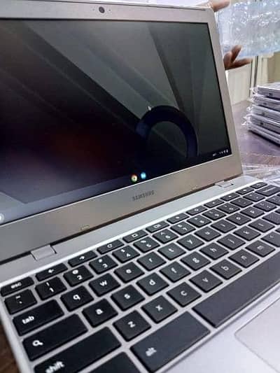 samsung chorome book with bag charger