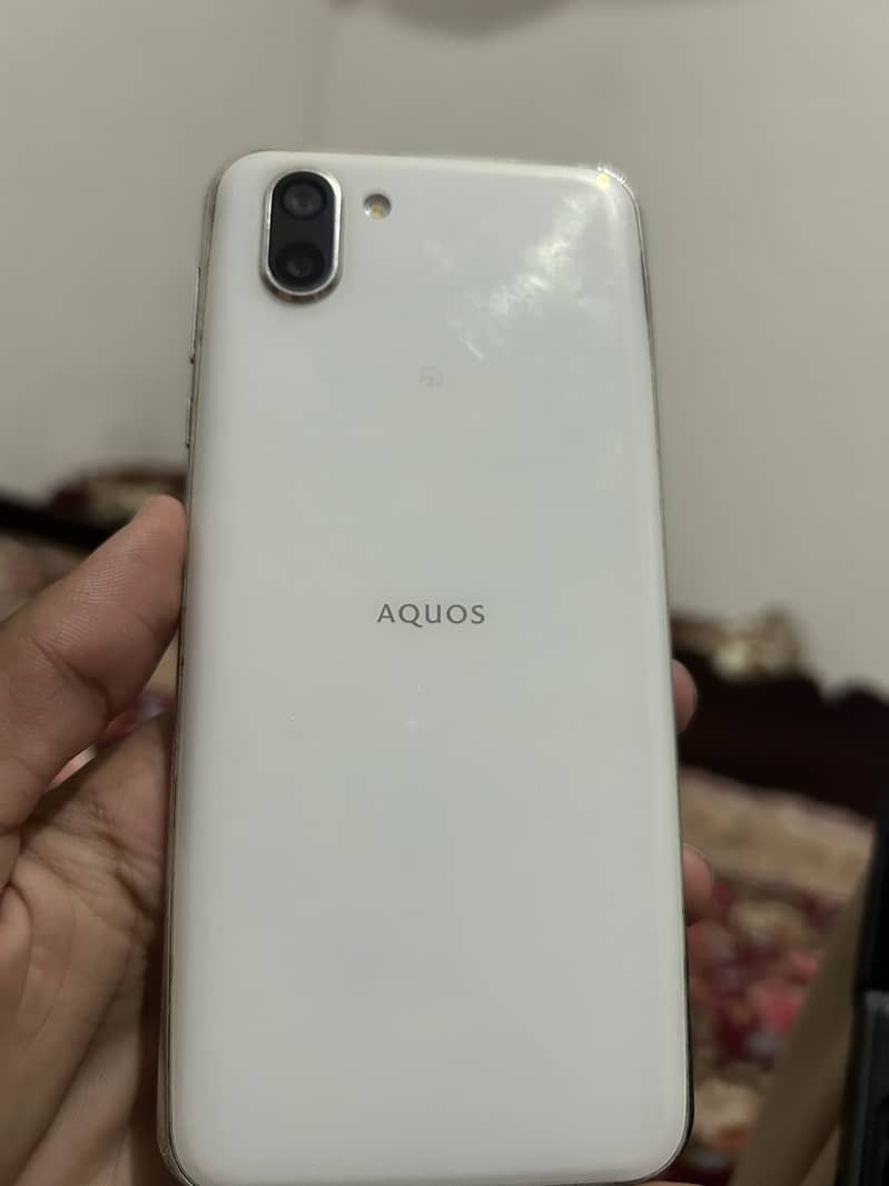 Sharp Aquos R2 1