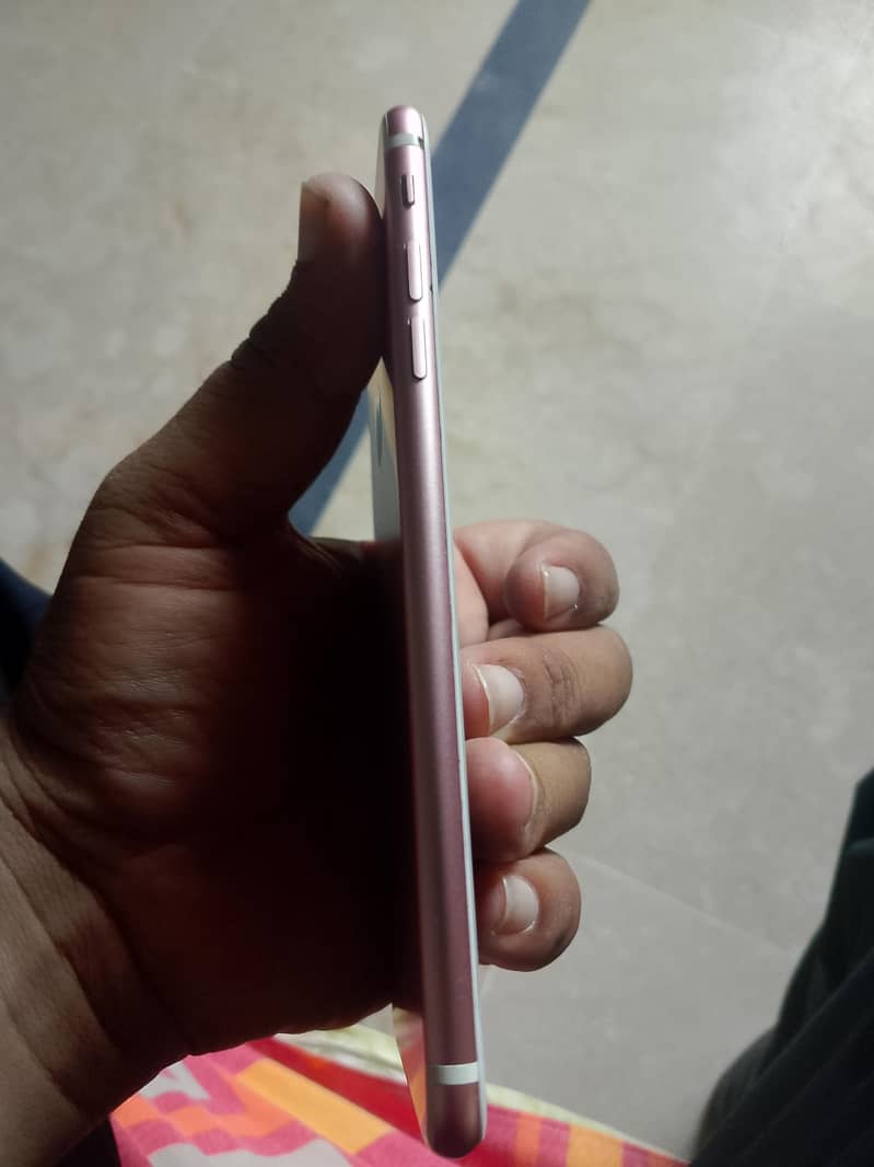 Apple iPhone 7 Plus 0