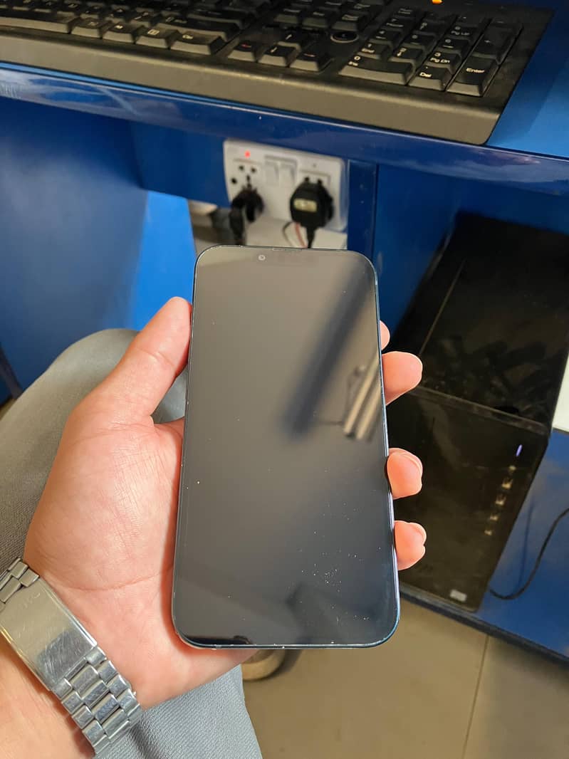 Apple iPhone 13 4