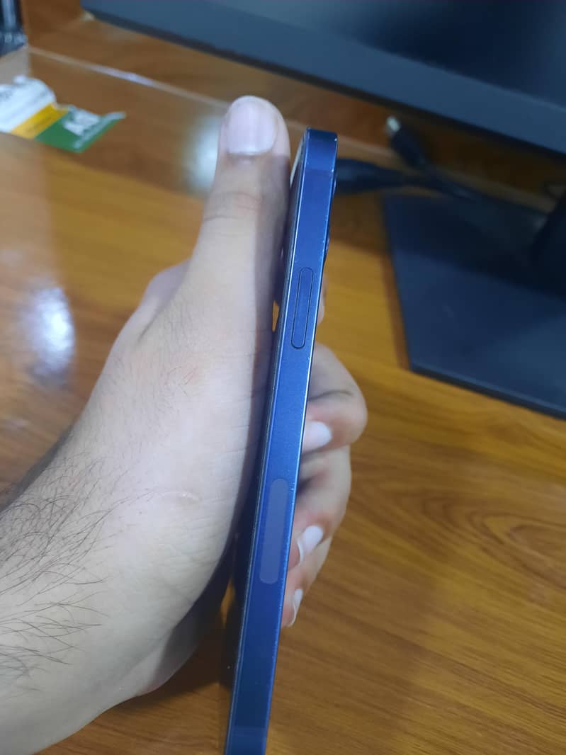 Apple iPhone 12 3