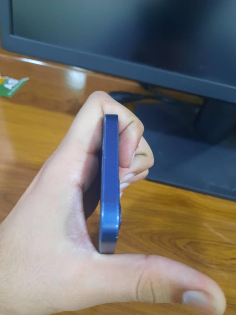 Apple iPhone 12 4