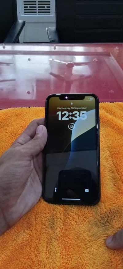 Apple iPhone XR jv good condition