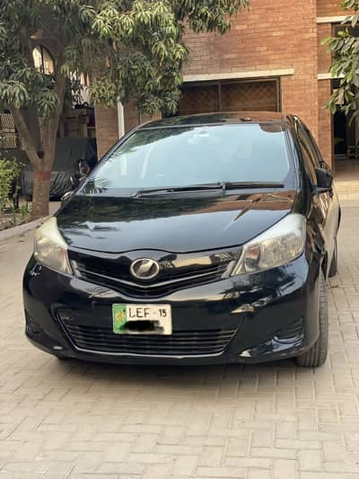 Toyota Vitz 2015