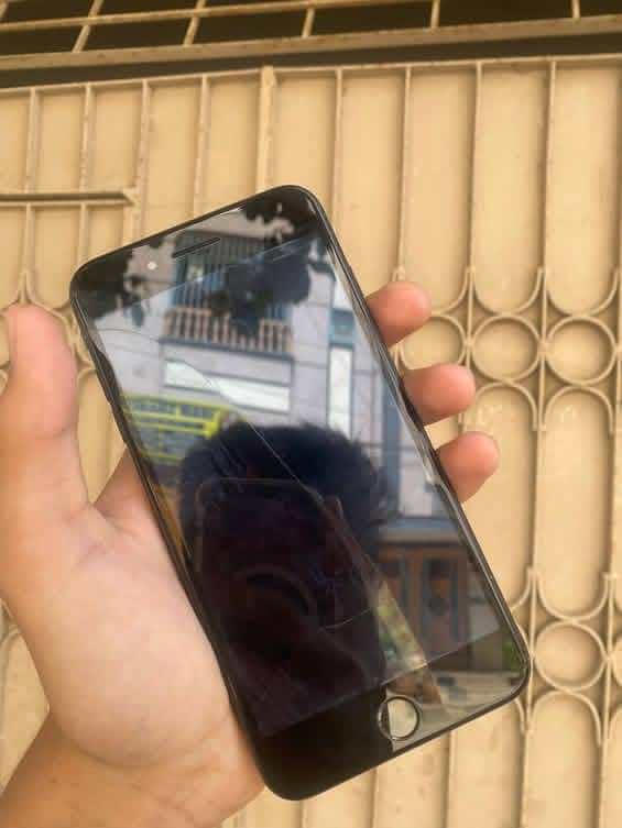 Apple iPhone 7 Plus 6