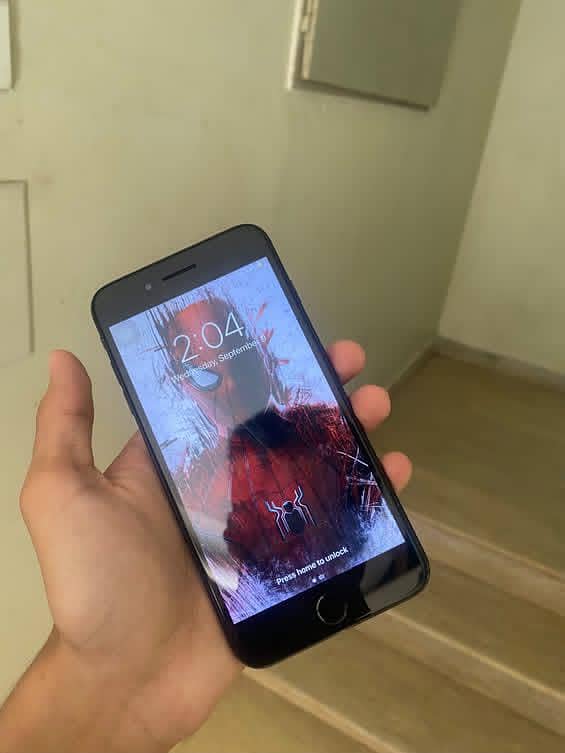 Apple iPhone 7 Plus 9