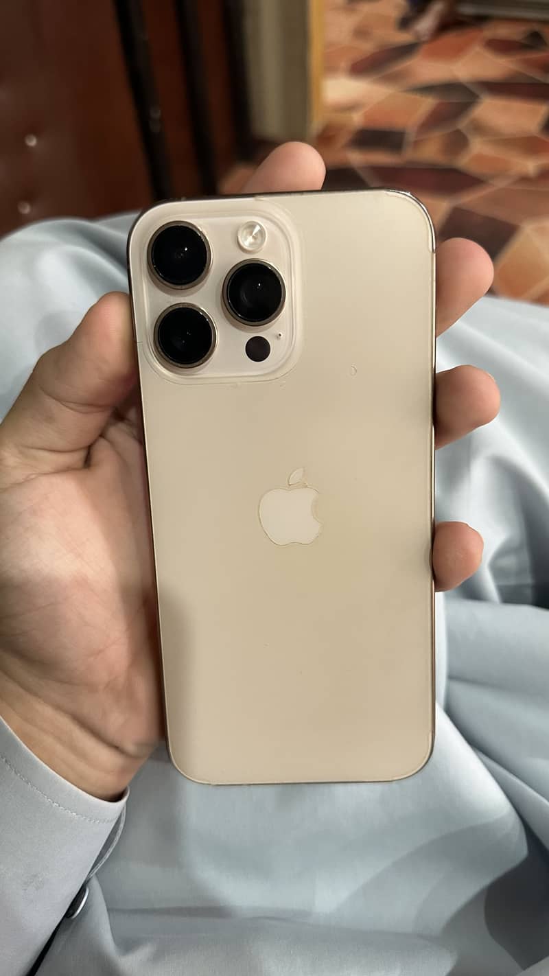 Apple iPhone 16 Pro Max 3