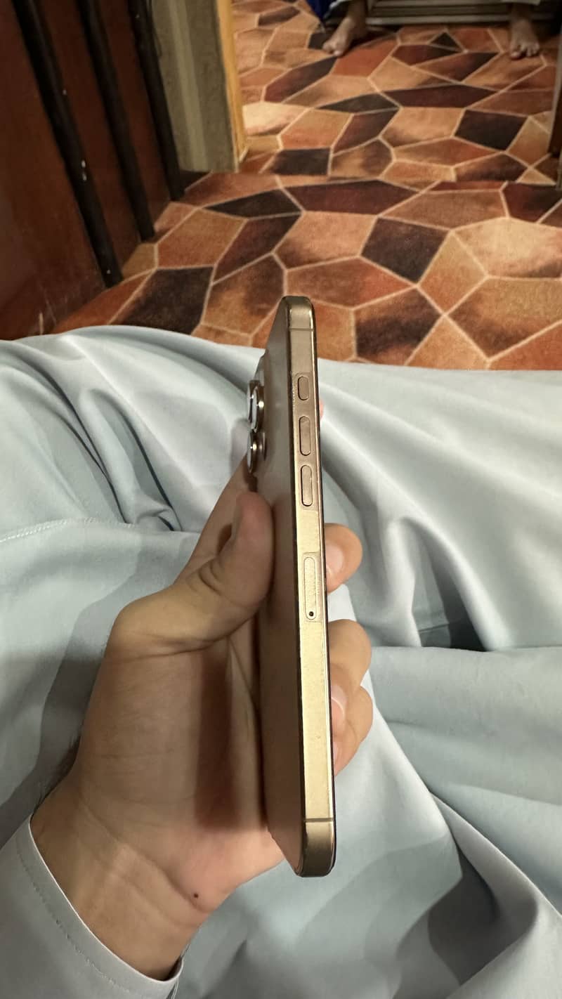 Apple iPhone 16 Pro Max 5