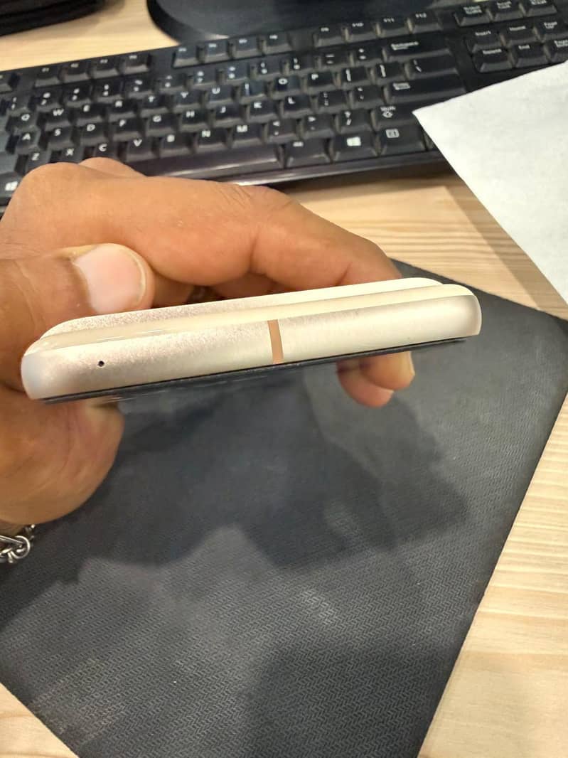 Google Pixel 8 6