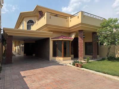 I8/3 Triple storey 40x80 Corner House with Extra Land for Sale