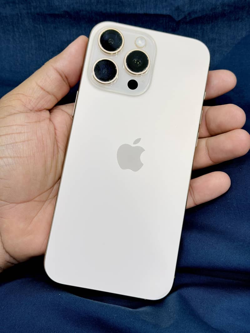 Apple iPhone 16 Pro Max 1