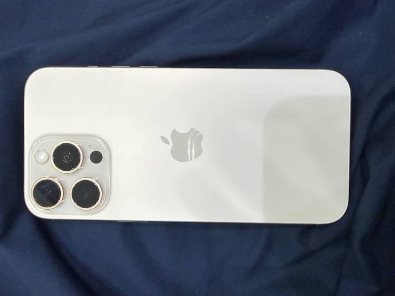 Apple iPhone 16 Pro Max 8
