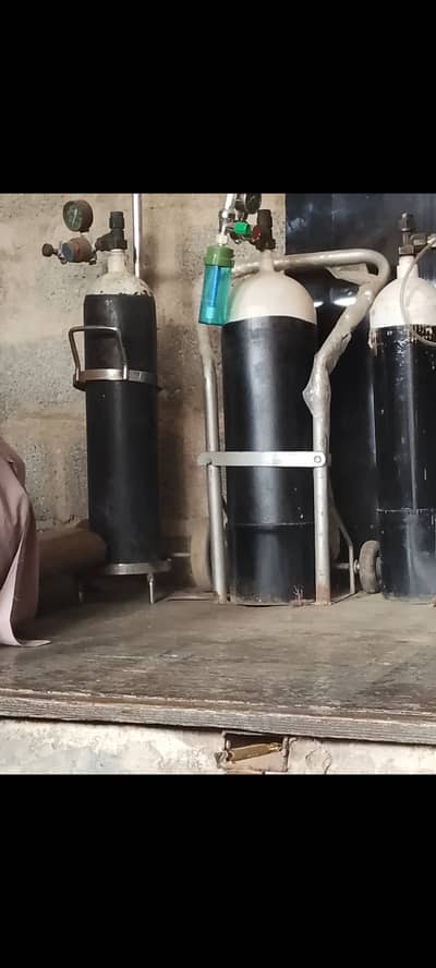 > 3x Medical Oxygen Cylinders 10L with Regulator & Trolley - Urgent Sa