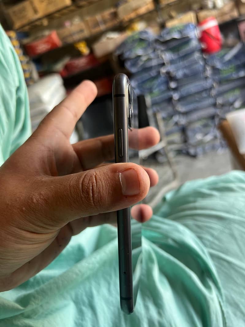 Apple iPhone 11 3