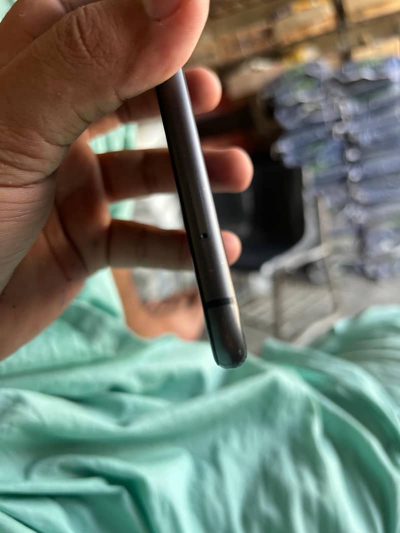 Apple iPhone 11 4