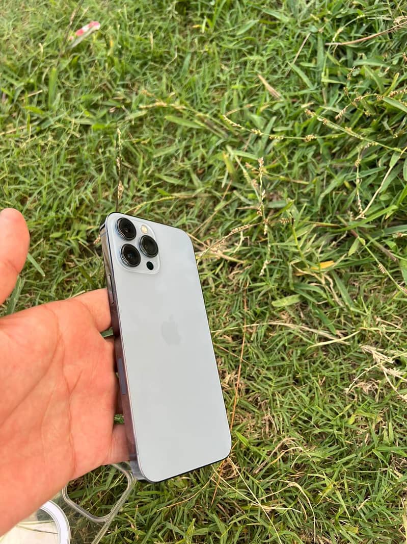 Apple iPhone 13 Pro Max 0
