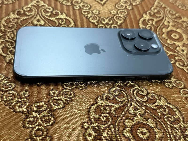 Apple iPhone 15 Pro 0