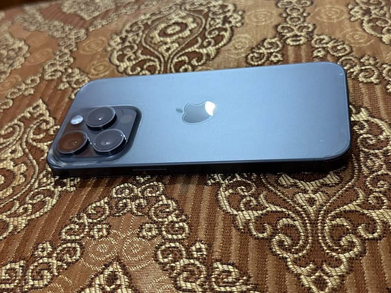 Apple iPhone 15 Pro 3