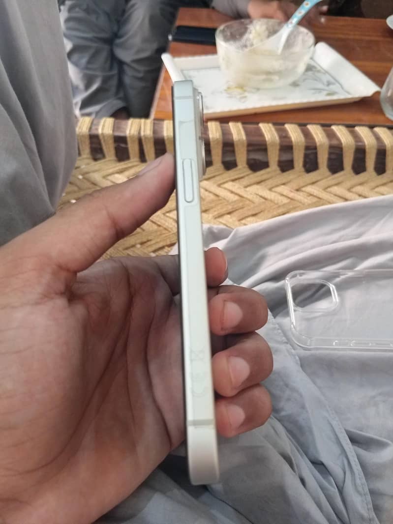Apple iPhone 14 3