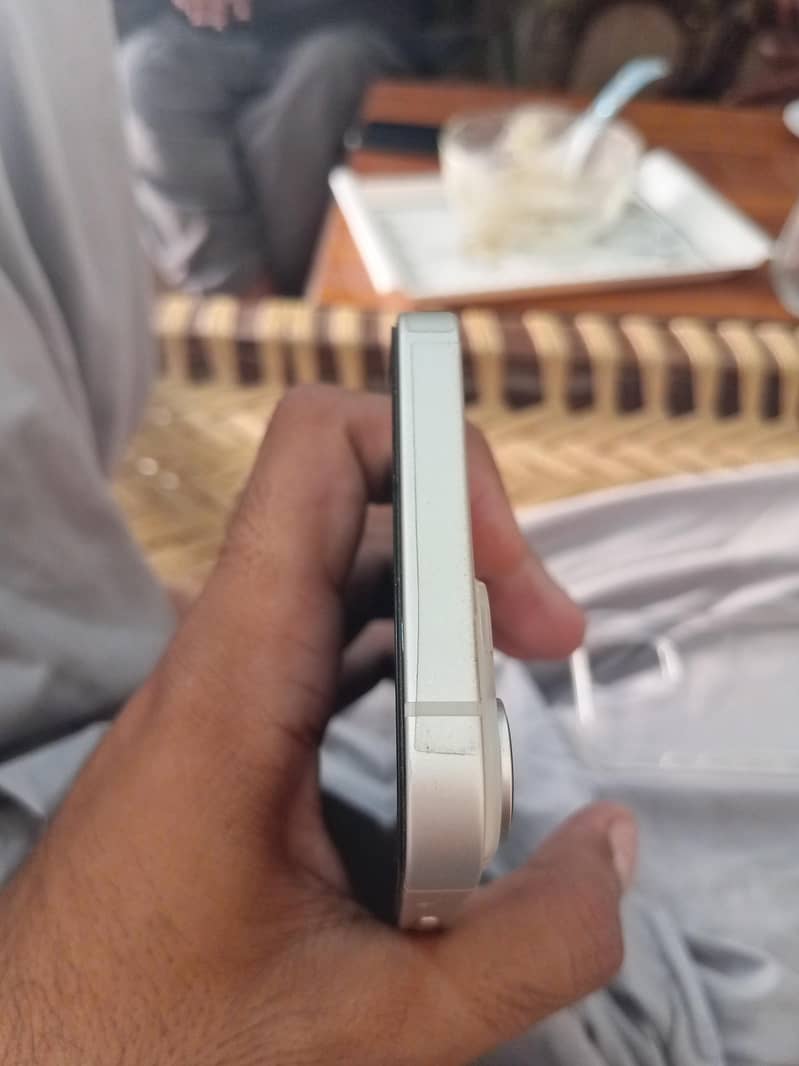 Apple iPhone 14 4