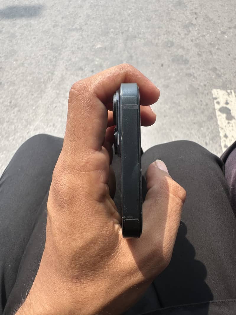 Apple iPhone 14 3