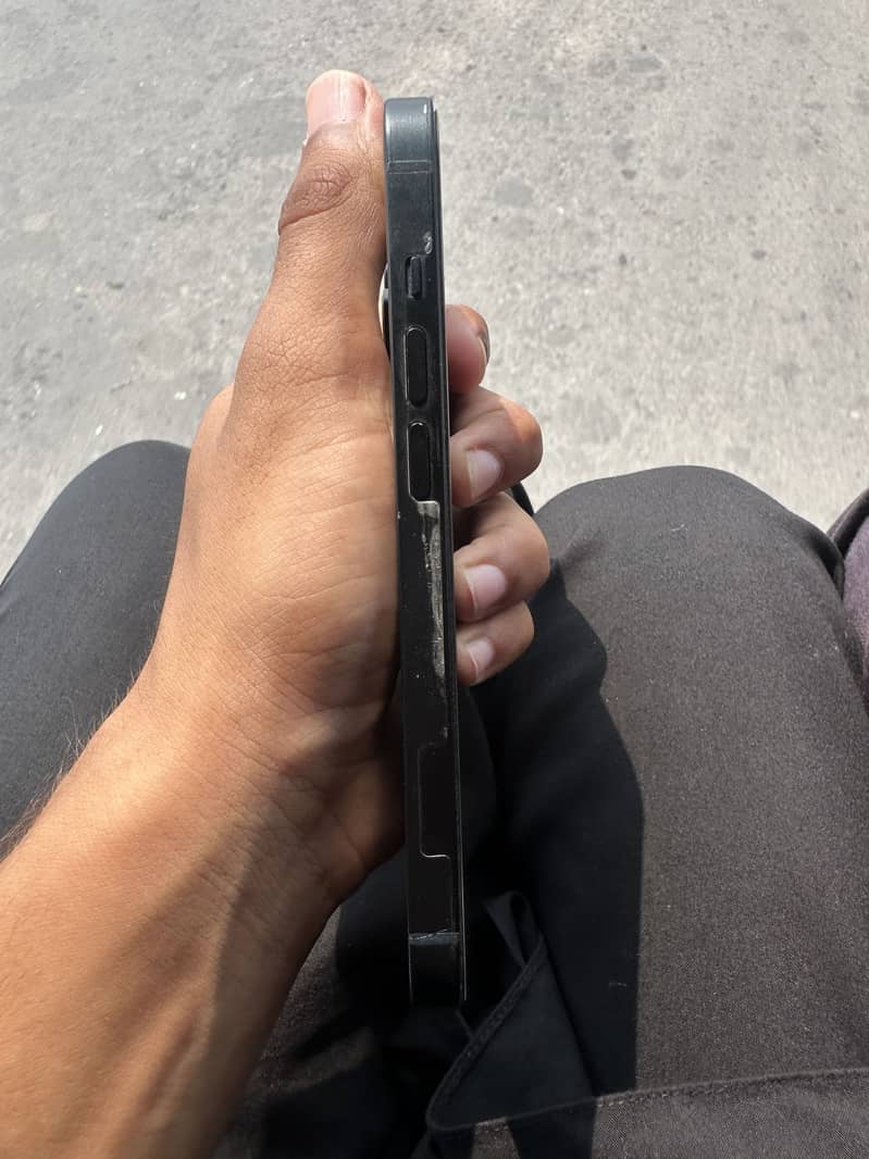 Apple iPhone 14 4