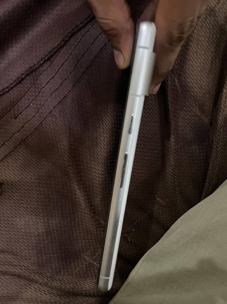 Google Pixel 7 C_P 7