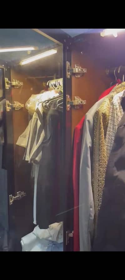3 door mirror Wardrobe
