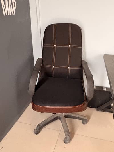Office table and chair for sale