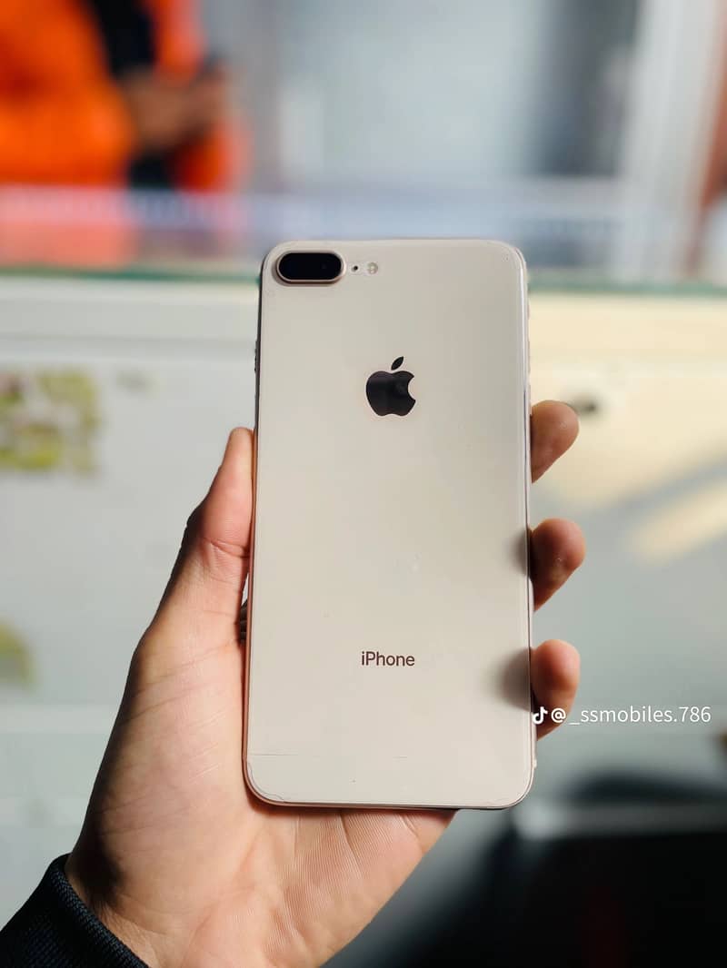 Apple iPhone 8 Plus 0