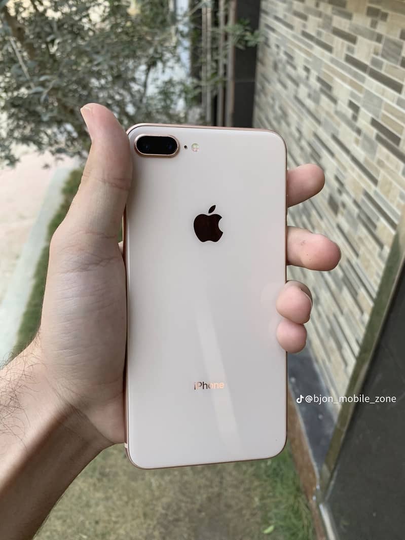 Apple iPhone 8 Plus 4