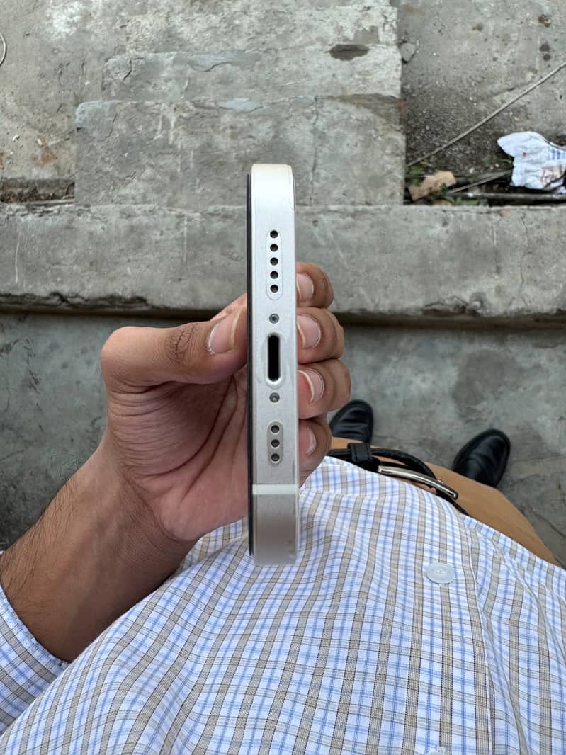 Apple iPhone 12 1