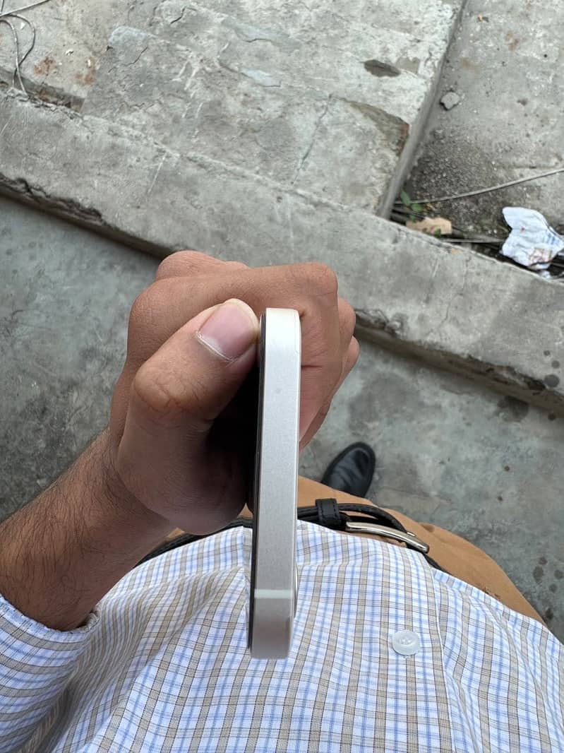 Apple iPhone 12 3