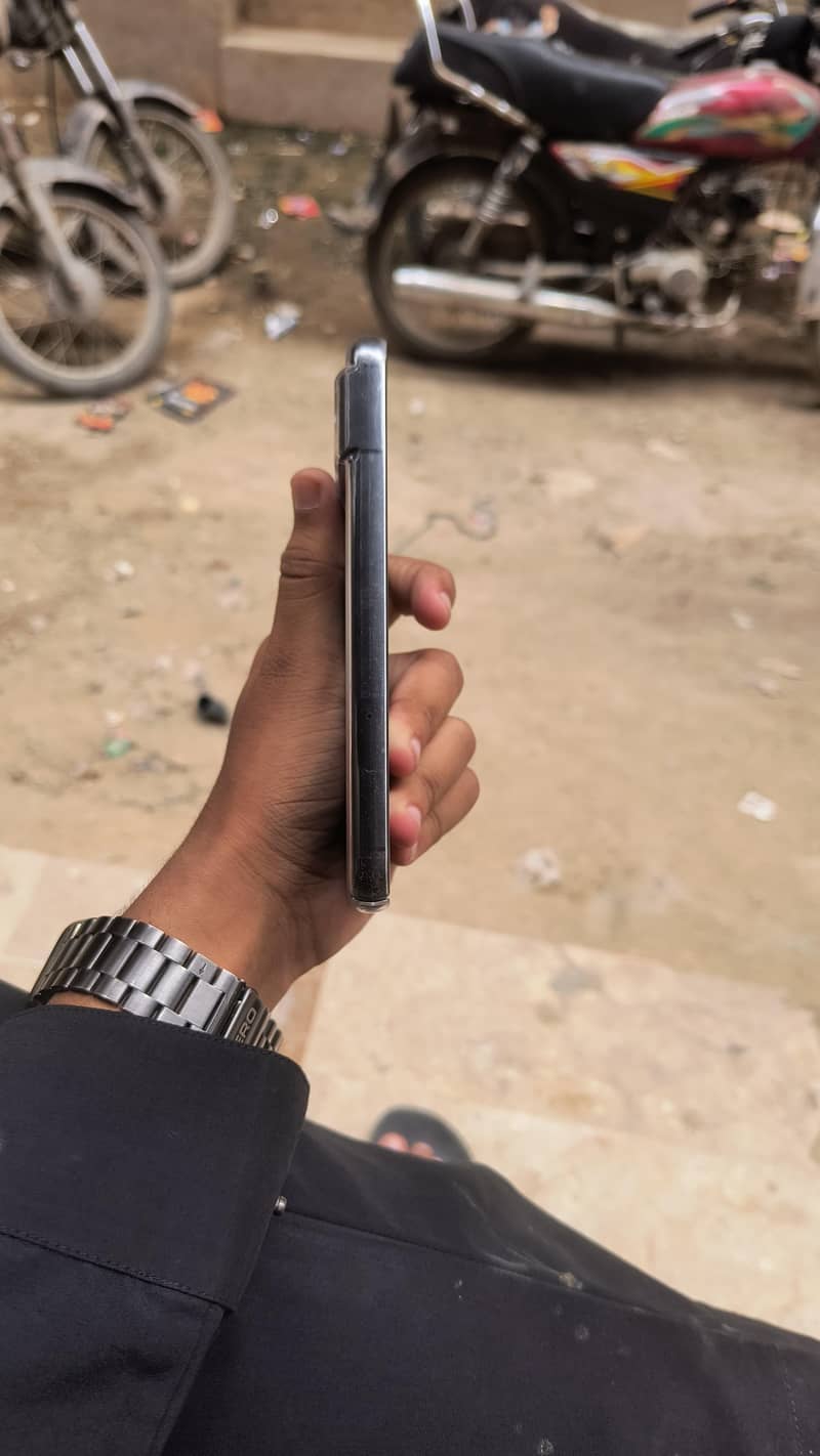 Google Pixel 8 4