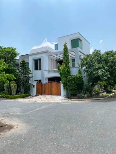 8 MARLA LUXURY CORNER HOUSE FOR SALE | TWO-SIDE OPEN | PRIME LOCATION | BAHRIA TOWN LAHORE