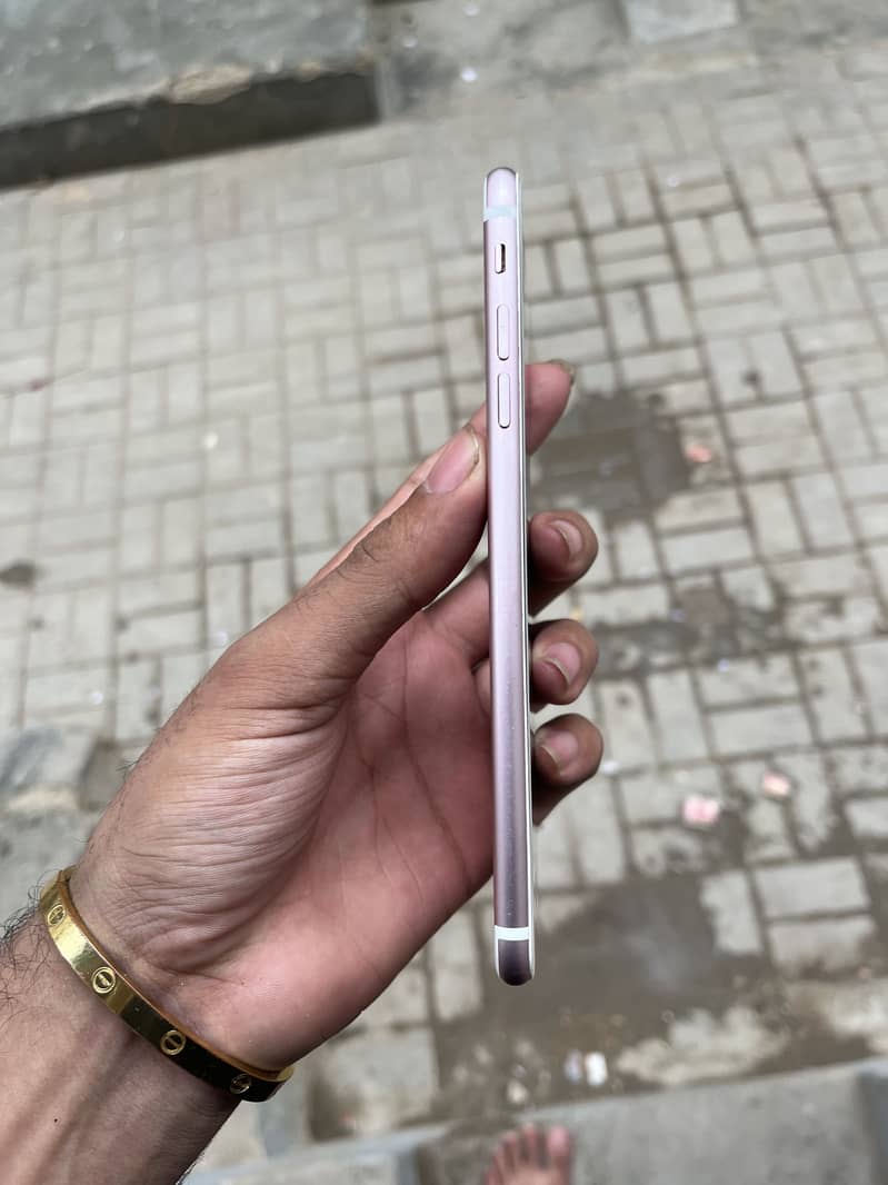 Apple iPhone 7 Plus 0