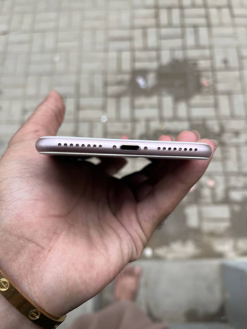 Apple iPhone 7 Plus 3