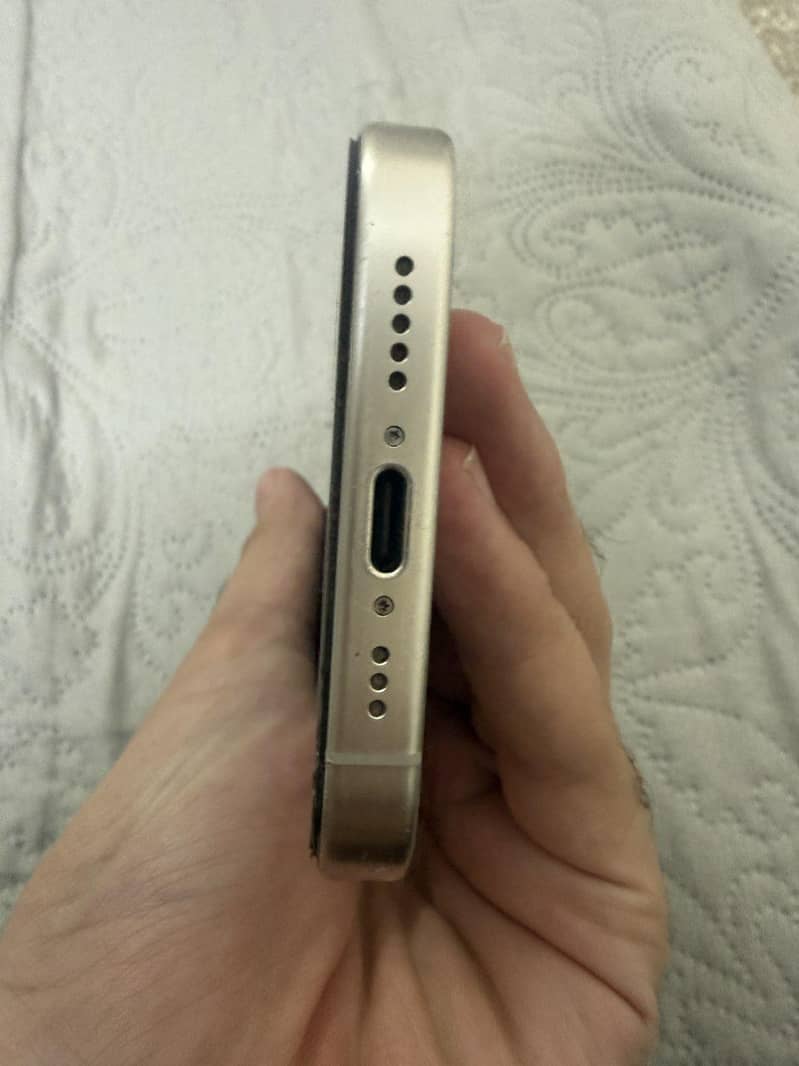 Apple iPhone 15 Pro 4