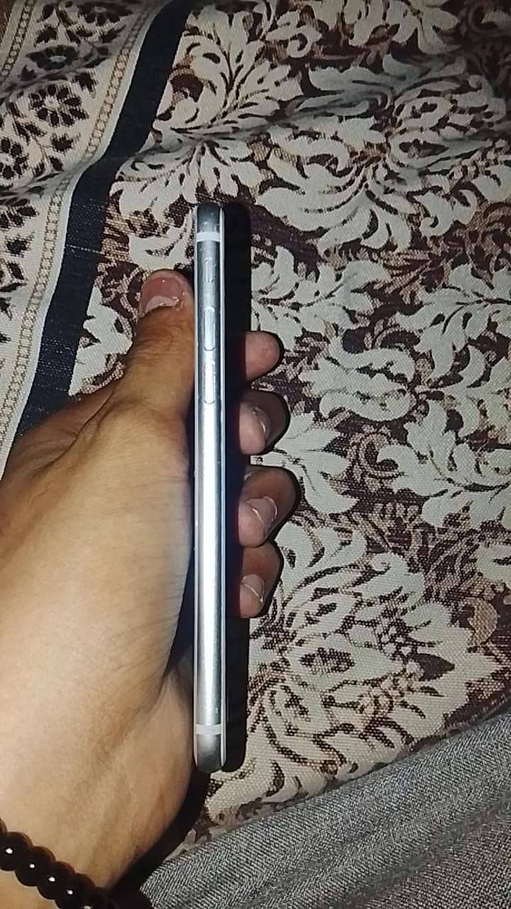 Apple iPhone 8 3