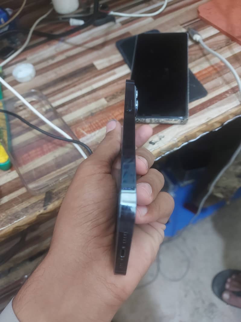 Apple iPhone 13 Pro 2