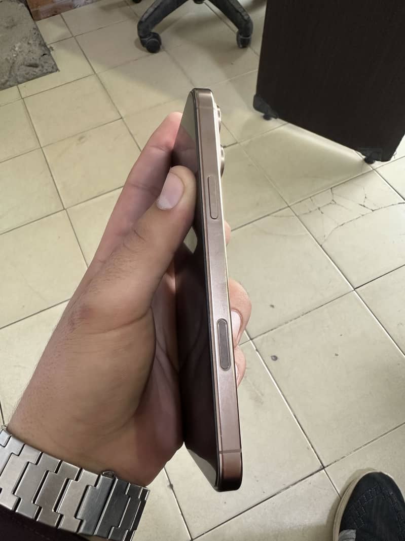 Apple iPhone 16 Pro Max 3