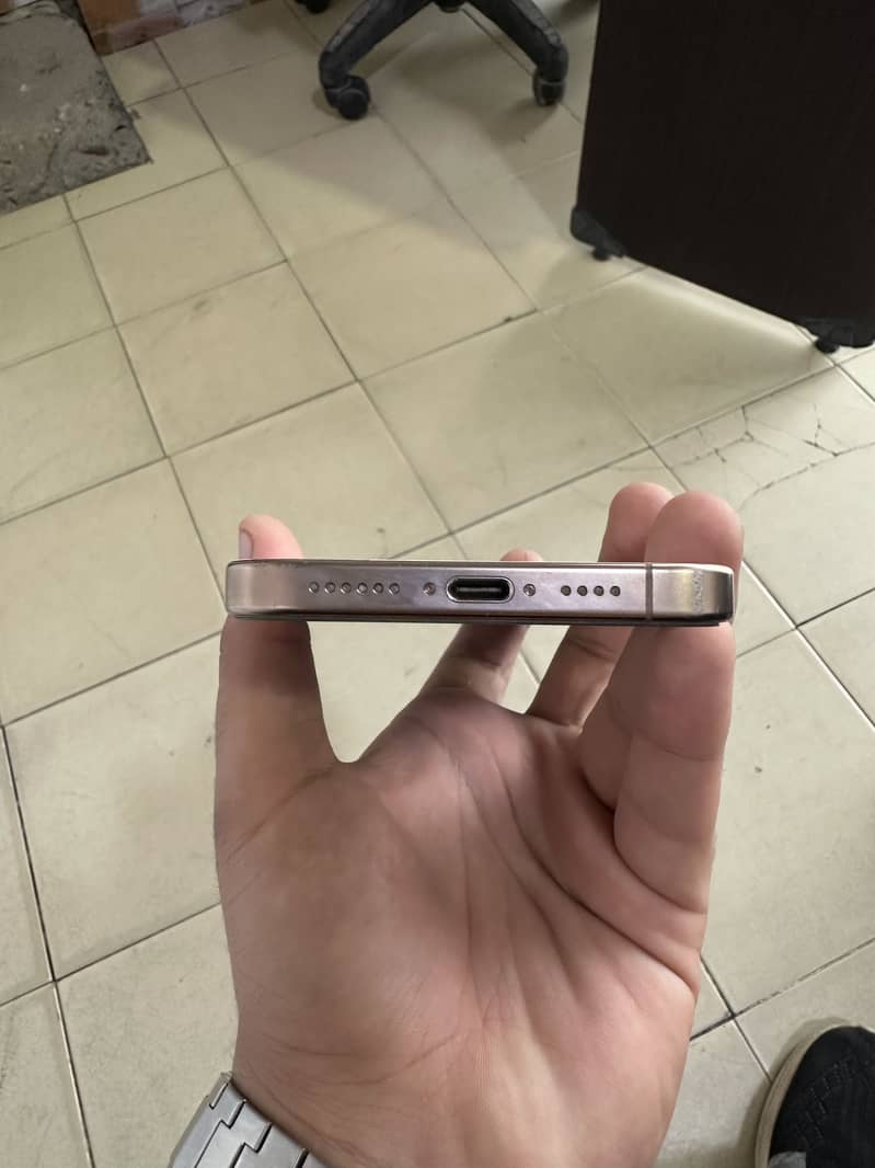 Apple iPhone 16 Pro Max 7