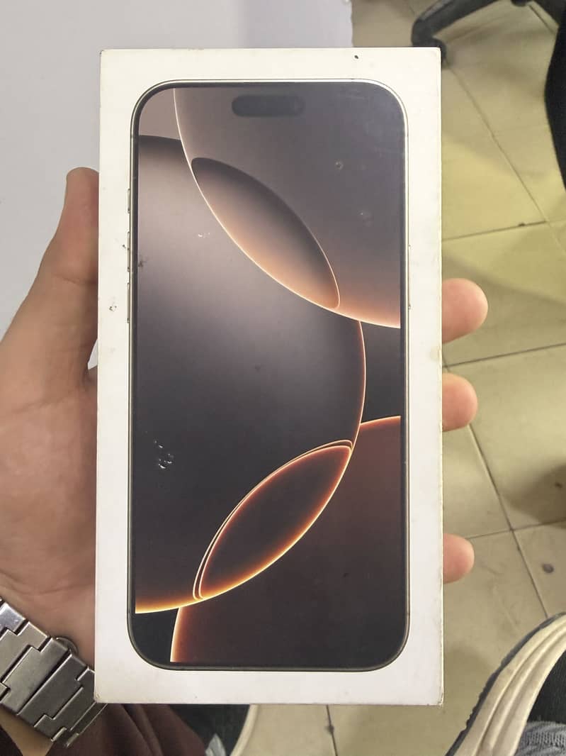 Apple iPhone 16 Pro Max 9
