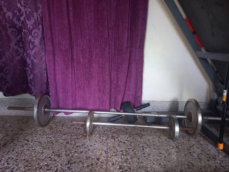 Exercise bench + Barbells diffrents size. 5