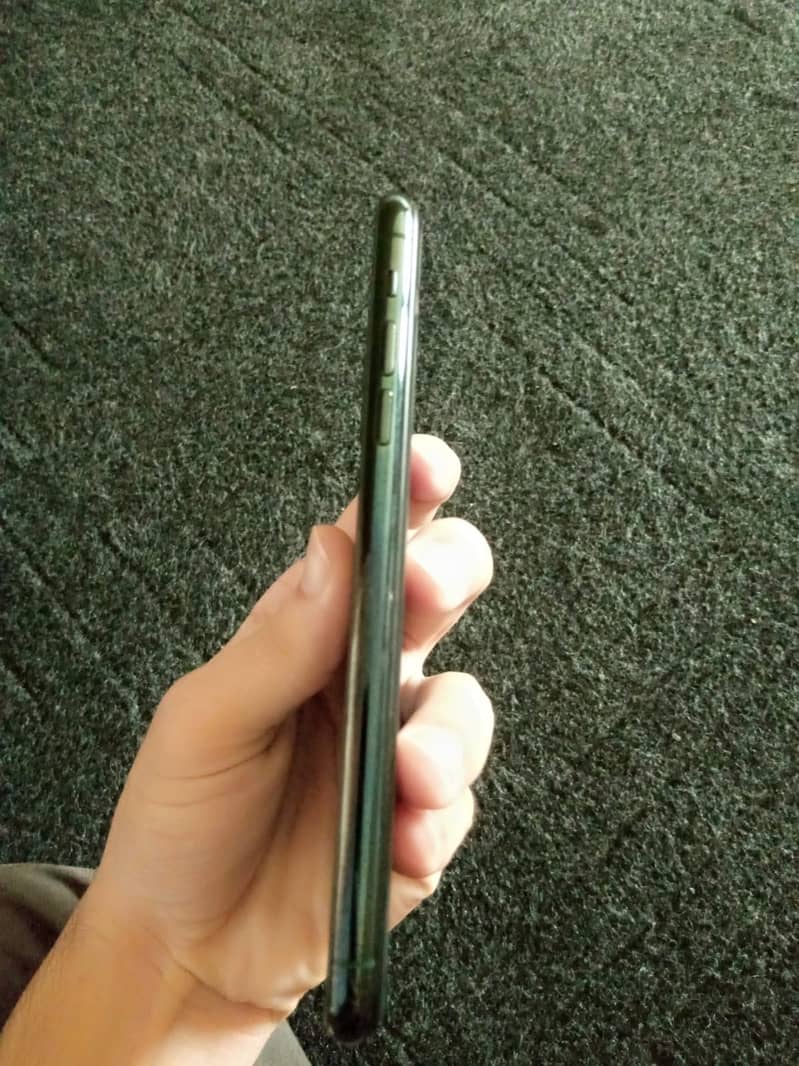 iPhone 11 Pro Max 4