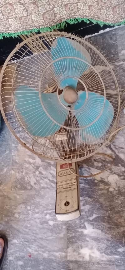 AL Sheikh "18" inch used bracket fan